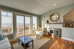 Oceanfront Moclips Retreat with Beach Access and View!